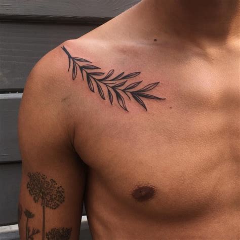 tattoo en la clavicula hombre|20+ Creativos e impactantes tatuajes en la clavícula